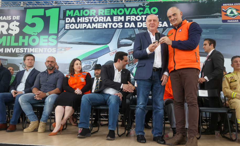 Secretário Hudson participa da entrega de R$ 52 milhões em veículos e equipamentos à Defesa Civil