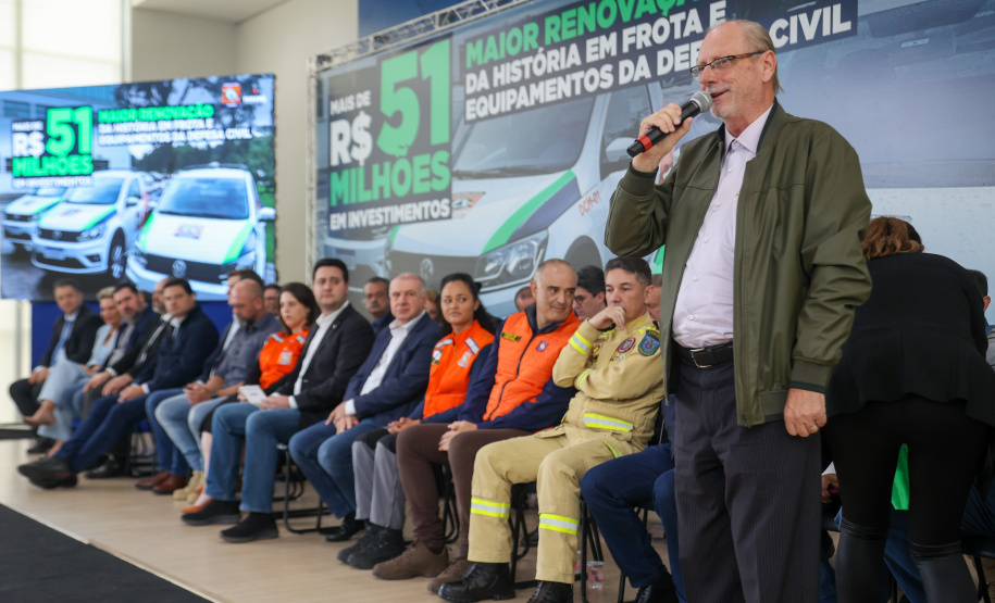 Secretário Hudson participa da entrega de R$ 52 milhões em veículos e equipamentos à Defesa Civil