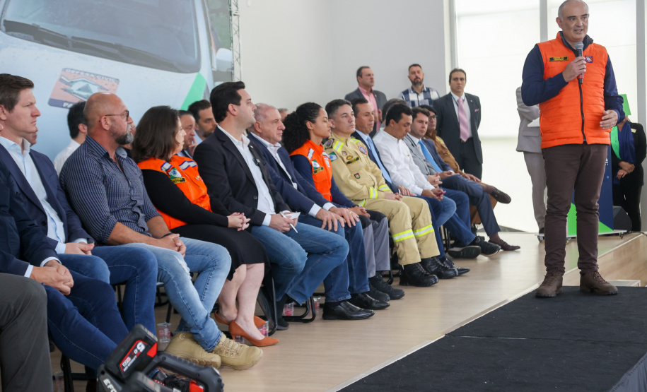 Secretário Hudson participa da entrega de R$ 52 milhões em veículos e equipamentos à Defesa Civil