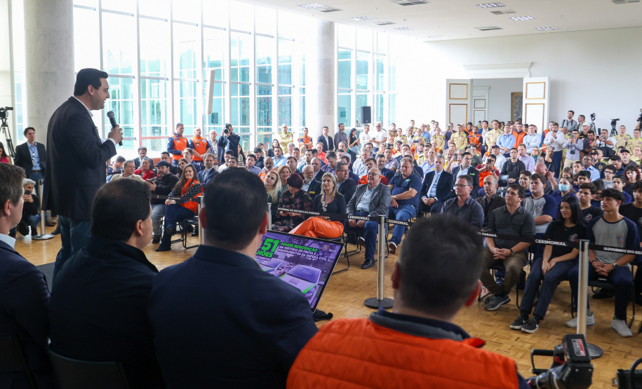 Secretário Hudson participa da entrega de R$ 52 milhões em veículos e equipamentos à Defesa Civil