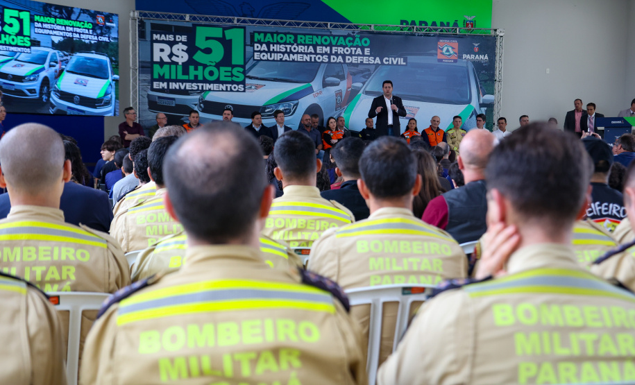 Secretário Hudson participa da entrega de R$ 52 milhões em veículos e equipamentos à Defesa Civil