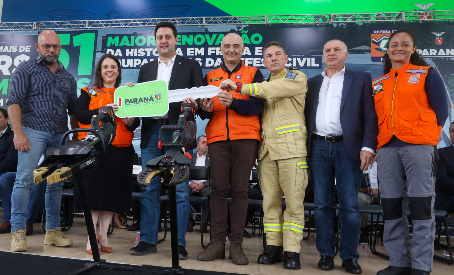 Secretário Hudson participa da entrega de R$ 52 milhões em veículos e equipamentos à Defesa Civil