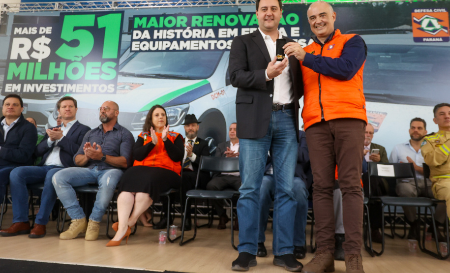 Secretário Hudson participa da entrega de R$ 52 milhões em veículos e equipamentos à Defesa Civil