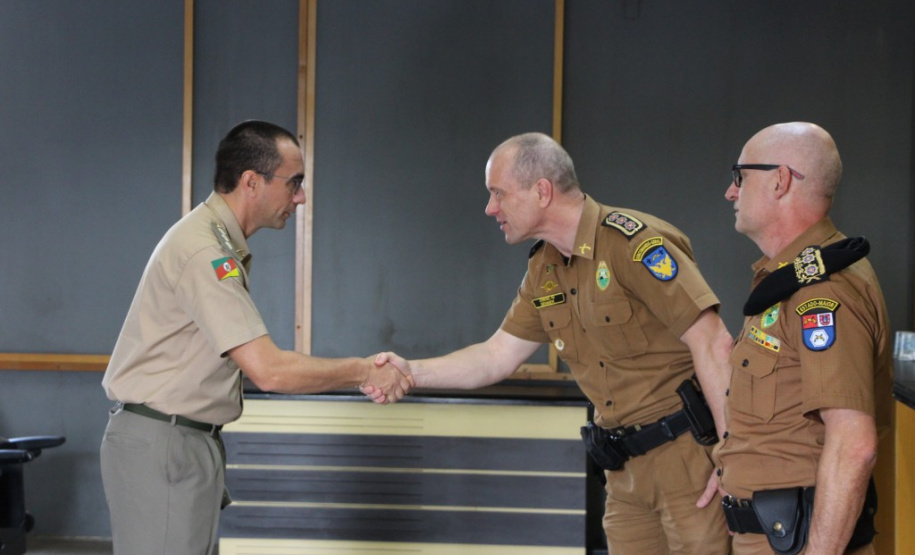 Alunos do Curso de Oficiais da Brigada Militar do RS visitam a Polícia Militar do Paraná