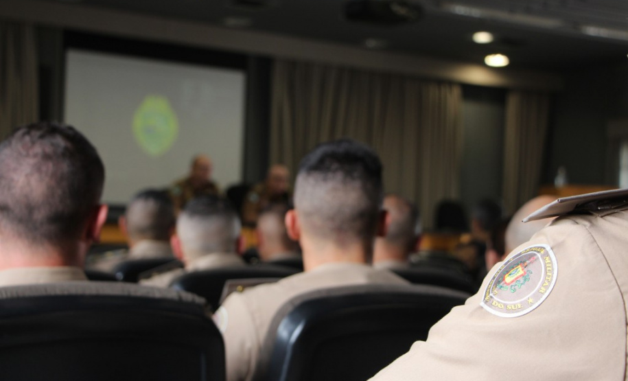 Alunos do Curso de Oficiais da Brigada Militar do RS visitam a Polícia Militar do Paraná