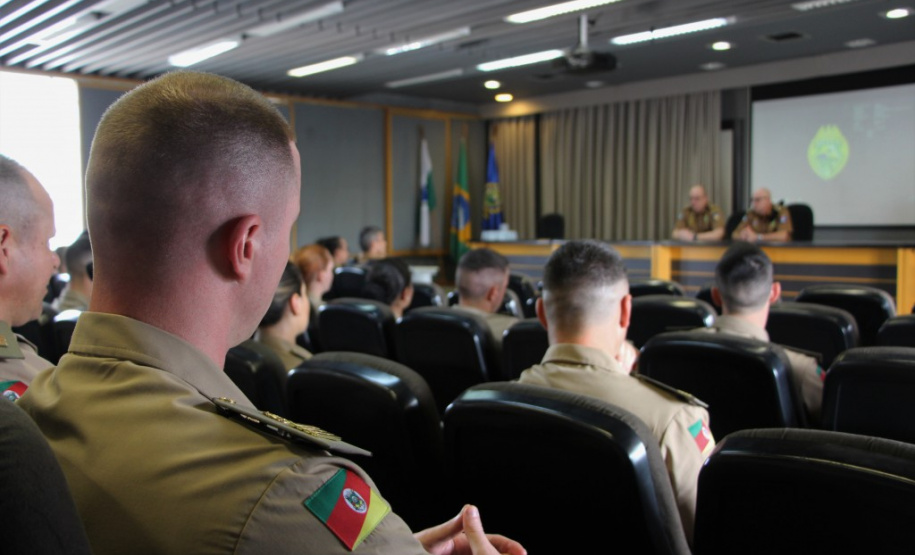 Alunos do Curso de Oficiais da Brigada Militar do RS visitam a Polícia Militar do Paraná