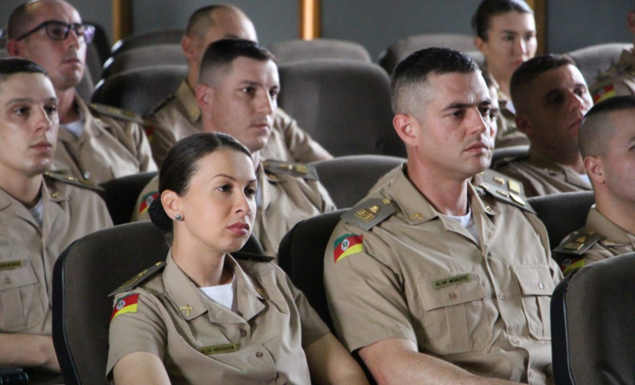 Alunos do Curso de Oficiais da Brigada Militar do RS visitam a Polícia Militar do Paraná