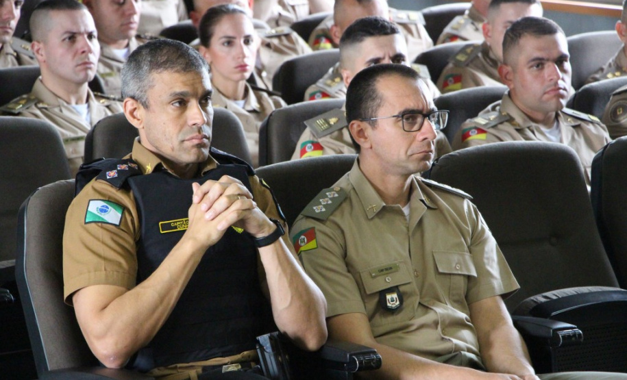 Alunos do Curso de Oficiais da Brigada Militar do RS visitam a Polícia Militar do Paraná