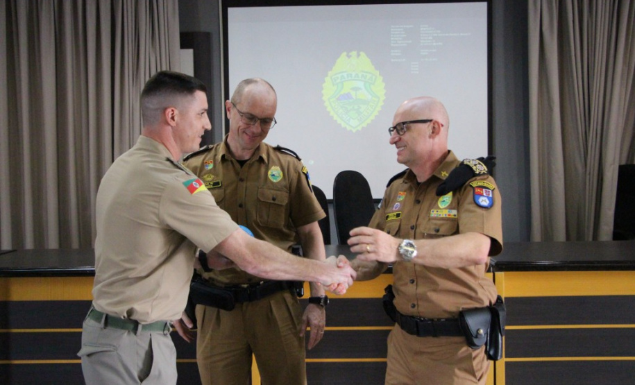 Alunos do Curso de Oficiais da Brigada Militar do RS visitam a Polícia Militar do Paraná