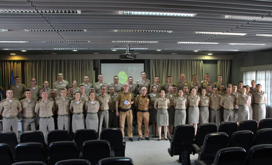 Alunos do Curso de Oficiais da Brigada Militar do RS visitam a Polícia Militar do Paraná