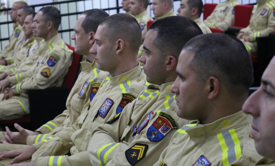 Quarenta bombeiros iniciam curso para guarda-vidas