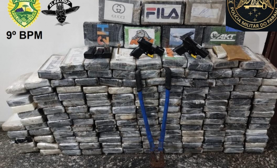 PM apreende caminhão carregado com 176 kg de cocaína em Paranaguá