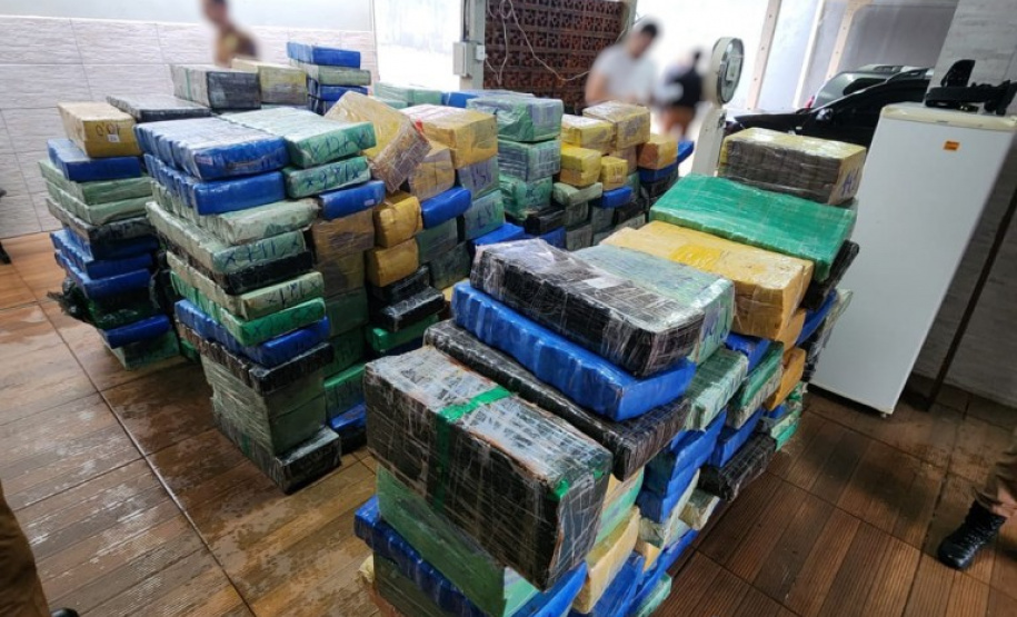 Polícia Militar apreende caminhão com mais de quatro toneladas de maconha em Dois Vizinhos