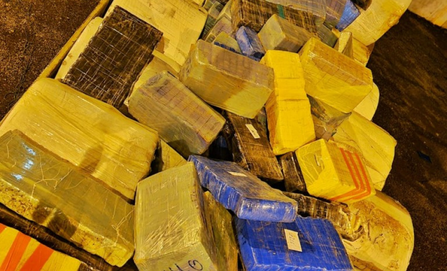 Polícia Militar apreende caminhão com mais de quatro toneladas de maconha em Dois Vizinhos