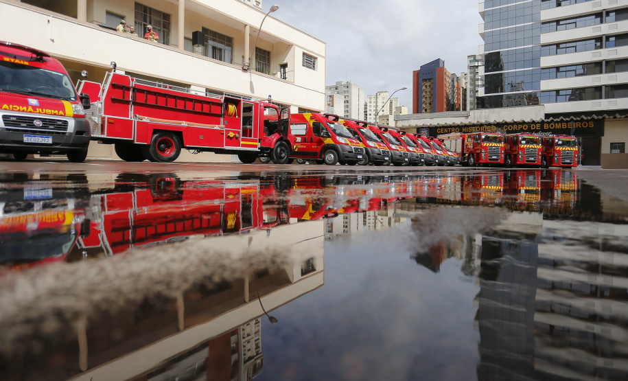 Rádio Vídeos Imagens Editorias Arquivo de Notícias Contato Corpo de Bombeiros do Paraná completa 111 anos de atuação