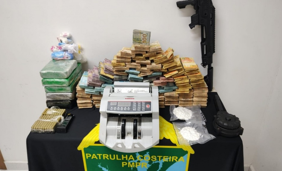 PMPR apreende mais de 700 mil reais em espécie e seis quilos de cocaína em Paranaguá