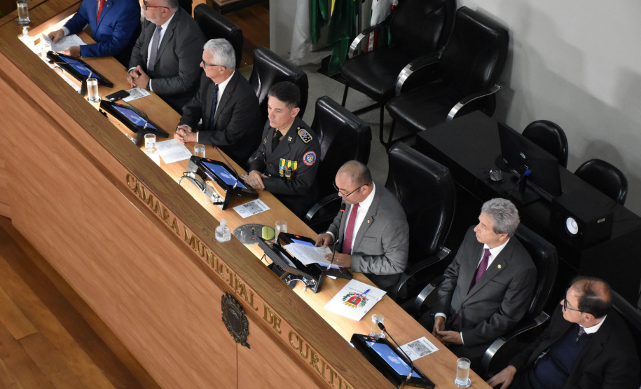 Comandante-Geral do Corpo de Bombeiros recebe título de Vulto Emérito de Curitiba