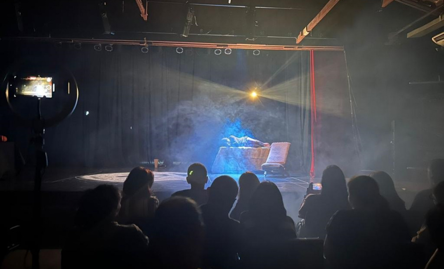 Peça teatral apresentada por apenados participa do 16º Festival de Teatro de Pinhais