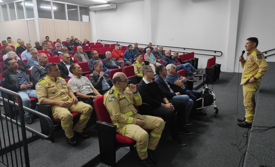 Corpo de Bombeiros reúne veteranos para celebrar 111 anos de história