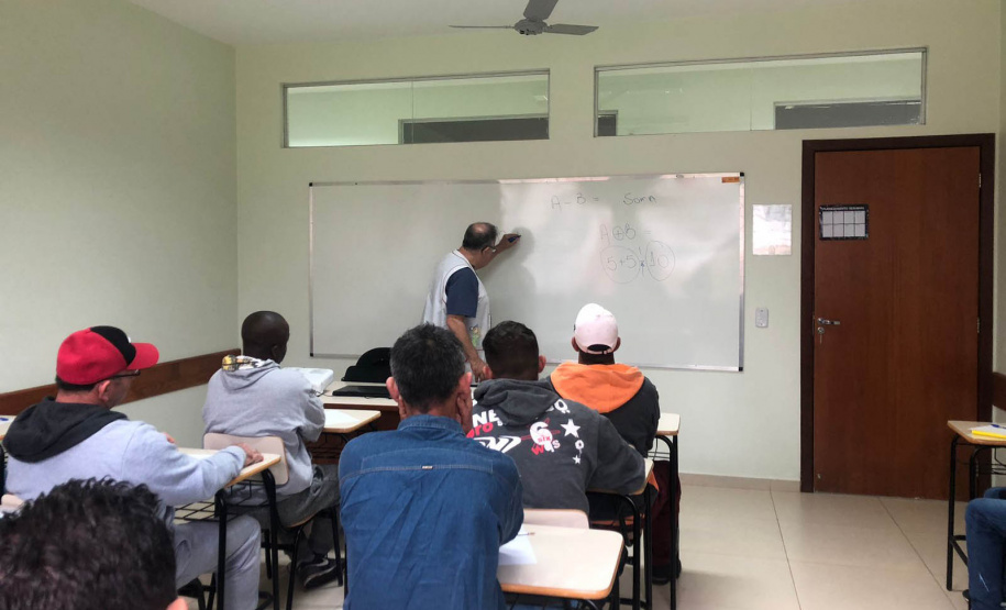 Pessoas privadas de liberdade participam de aulão preparatório para o Encceja