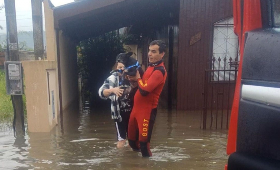 Em União da Vitória, bombeiros militares preparam apoio à limpeza da cidade e residências