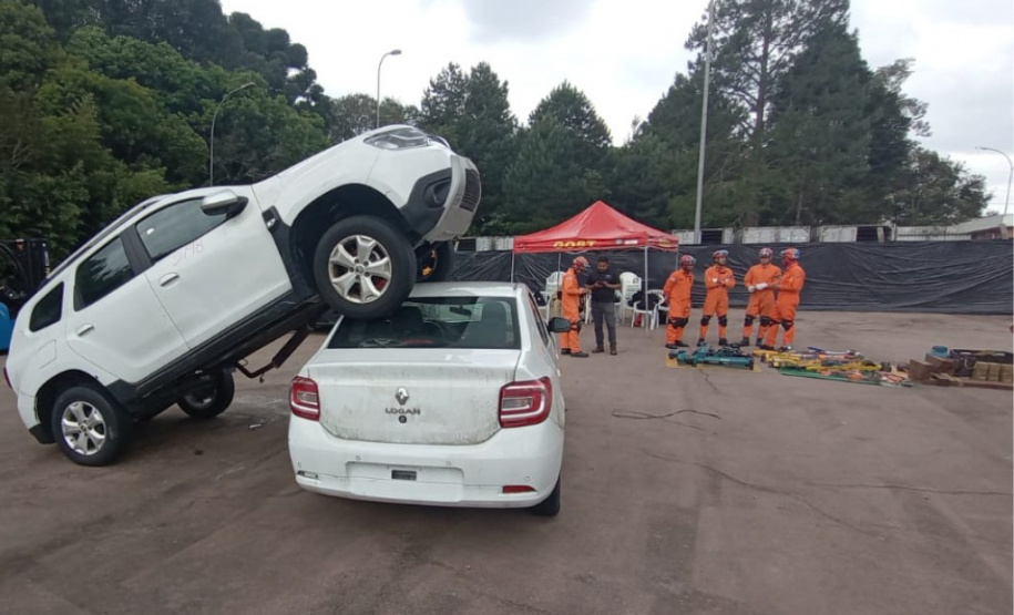 CBMPR ministra treinamento em salvamento veicular a bombeiros do Maranhão
