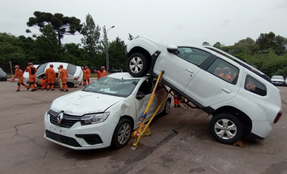 CBMPR ministra treinamento em salvamento veicular a bombeiros do Maranhão