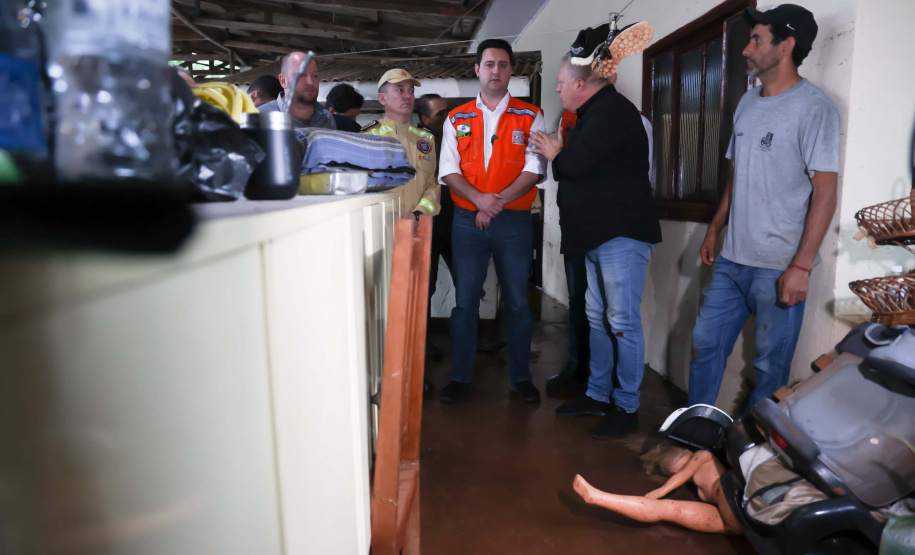 Governador acompanha atendimento à população de Dois Vizinhos e reforça apoio a municípios