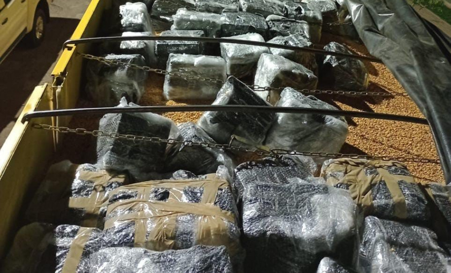 Polícia Militar apreende 2.200 kg de maconha durante operação em Corbélia