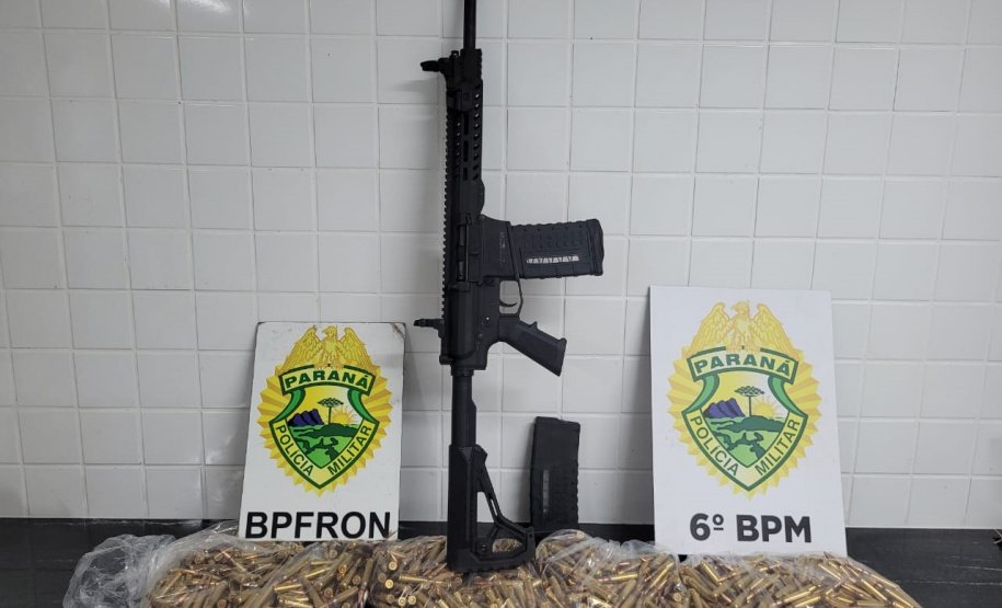 PMPR apreende quase uma tonelada de maconha, fuzil e munições na região Oeste do estado