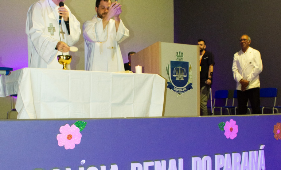 Em primeiro ato católico ao público masculino, Bispo Dom Zico celebra missa no Complexo Médico Penal
