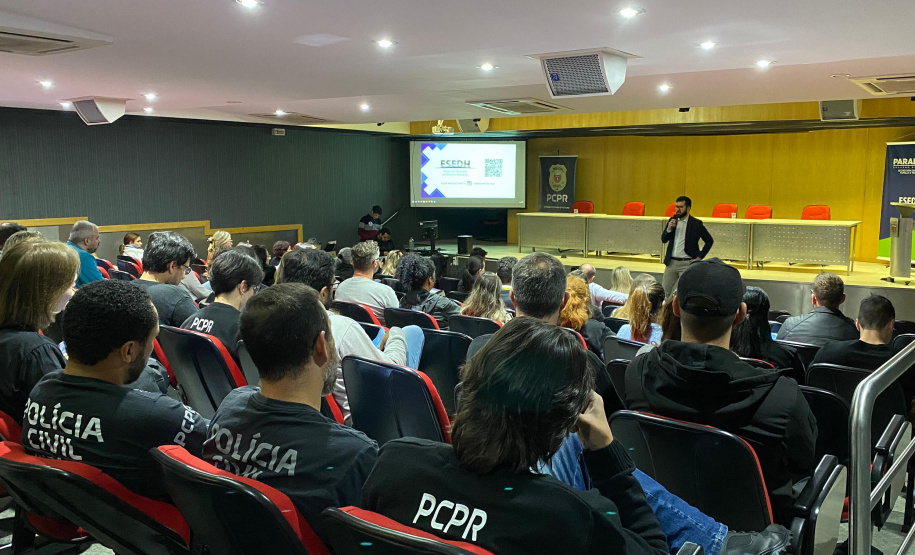 Polícia Civil ministra palestras para 4,7 mil pessoas no mês de outubro em todo Paraná