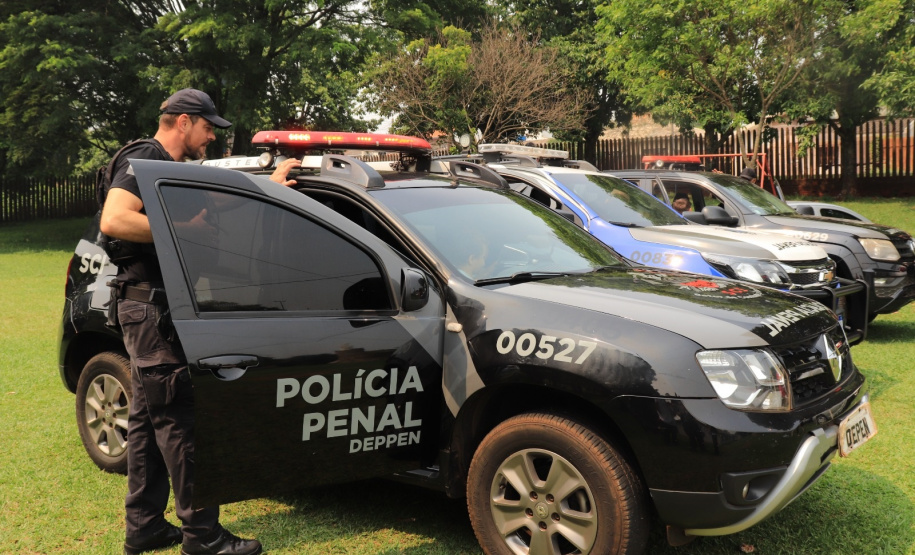 Crianças e adolescentes em acolhimento social de Cascavel recebem visita e presentes de policiais penais