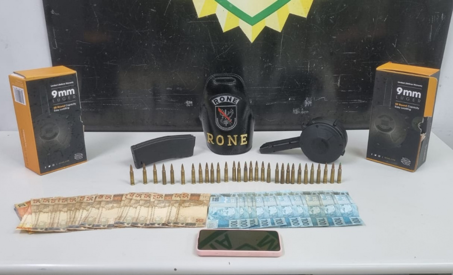 RONE prende homem com carregador de fuzil, dinheiro e munição em Curitiba