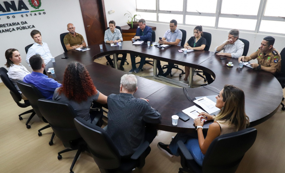 Secretário Hudson recebe secretário Santin Roveda e integrantes do Grupo Dignidade do Paraná