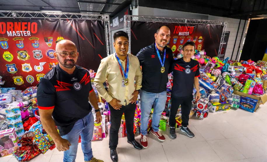 Segurança promove torneio de futebol e arrecada brinquedos e kits de limpeza para associações