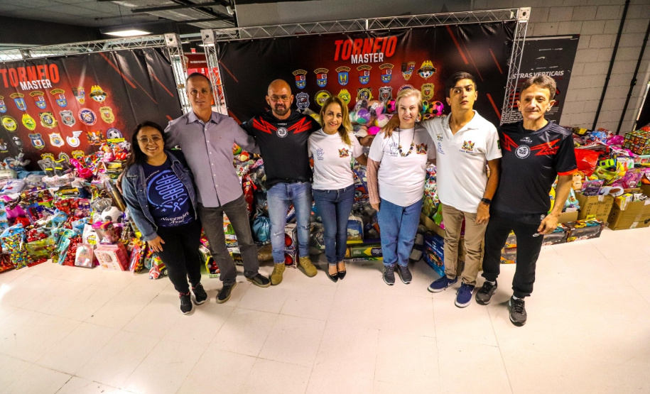 Segurança promove torneio de futebol e arrecada brinquedos e kits de limpeza para associações