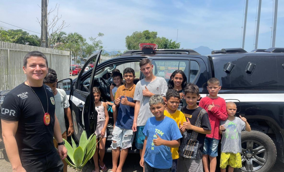 PCPR na Comunidade confecciona documentos de identidade para crianças em Paranaguá