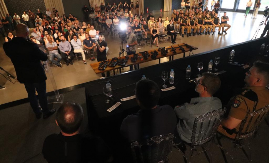 Secretário Hudson recebe o título de cidadão honorário de Cambé e anuncia reforço de 25 policiais para o município