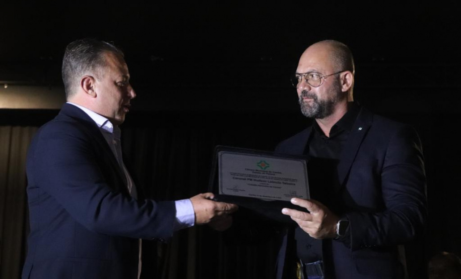 Secretário Hudson recebe o título de cidadão honorário de Cambé e anuncia reforço de 25 policiais para o município