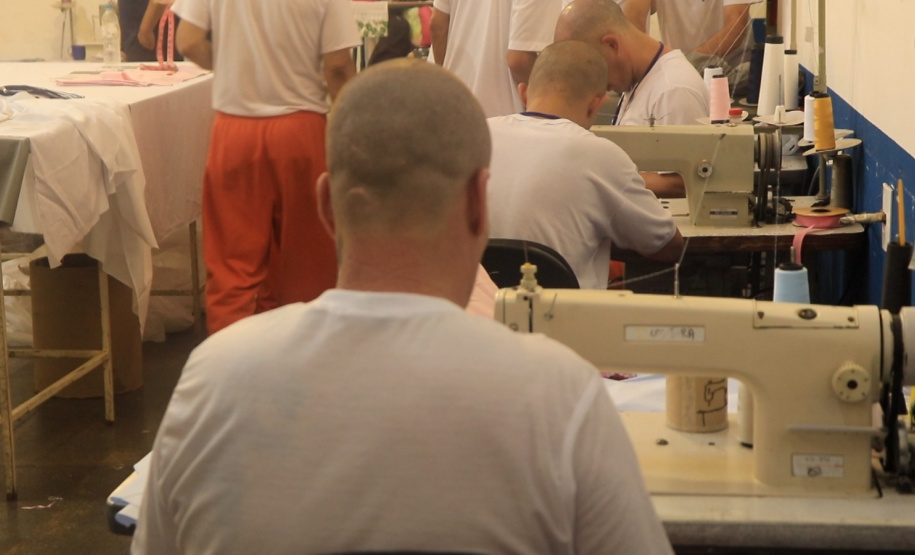 Polícia Penal qualifica 23 apenados em cursos de soldador e de corte e costura em Cascavel