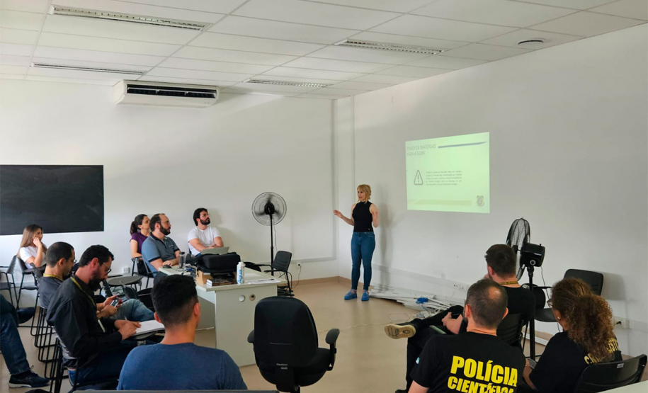 Seção de Genética Molecular Forense realiza curso de coleta de vestígios biológicos em materiais provenientes de locais de crime