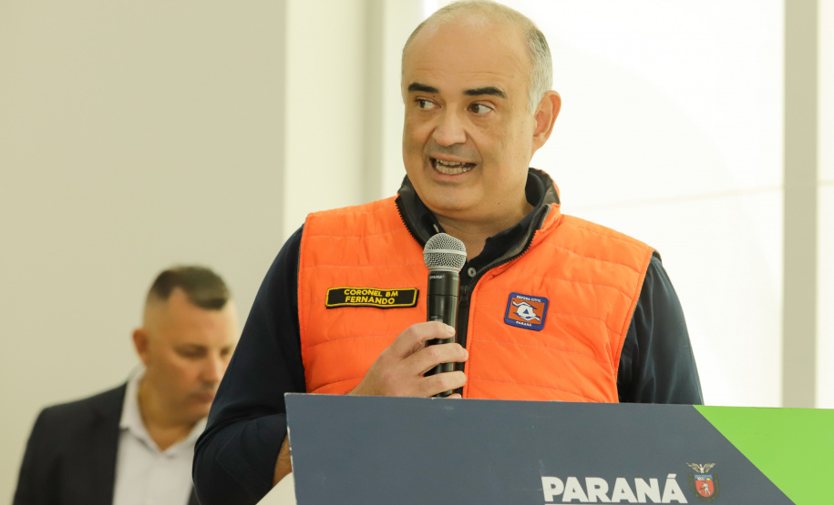 O governador Carlos Massa Ratinho Junior entregou nesta terça-feira (12) 142 novas viaturas para a Polícia Militar do Paraná (PMPR). Os veículos, que são parte de um investimento total de R$ 82 milhões em mais de 380 novos veículos, serão usados para reforçar o patrulhamento policial em todo o Estado e dar mais agilidade ao atendimento da população.  O investimento na frota da PM vai atender a todas as regiões, dando sequência a um plano de modernização das forças de segurança do Paraná. "O que nós estamos