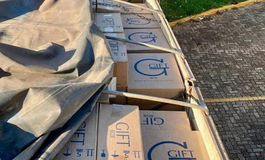 PMPR apreende 1,2 tonelada de drogas e 900 caixas de cigarros contrabandeados no oeste do Estado