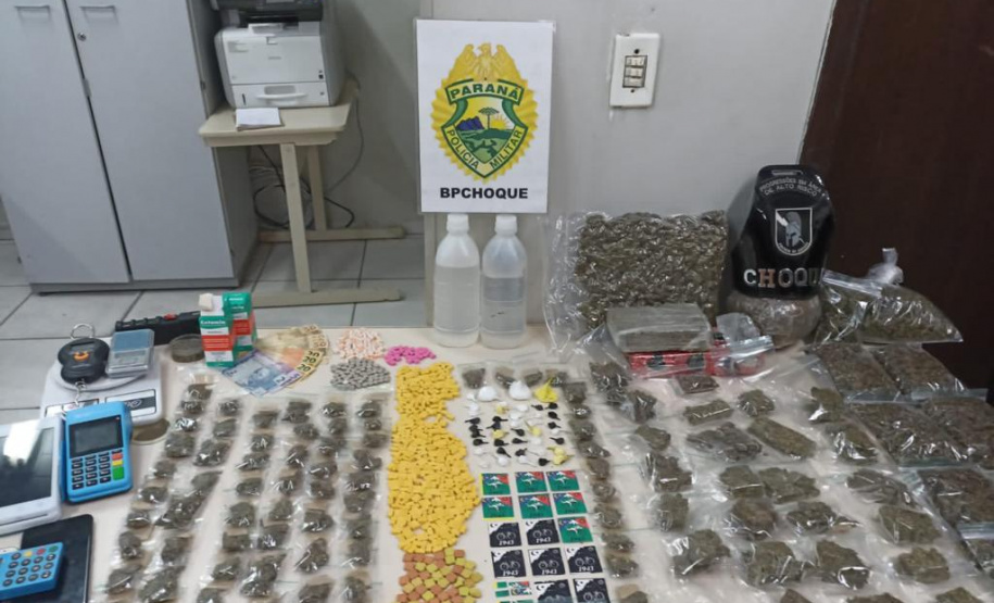 BATALHÃO DE CHOQUE DA PMPR APRESENTA BALANÇO DE PRISÕES E APREENSÕES EM 2023