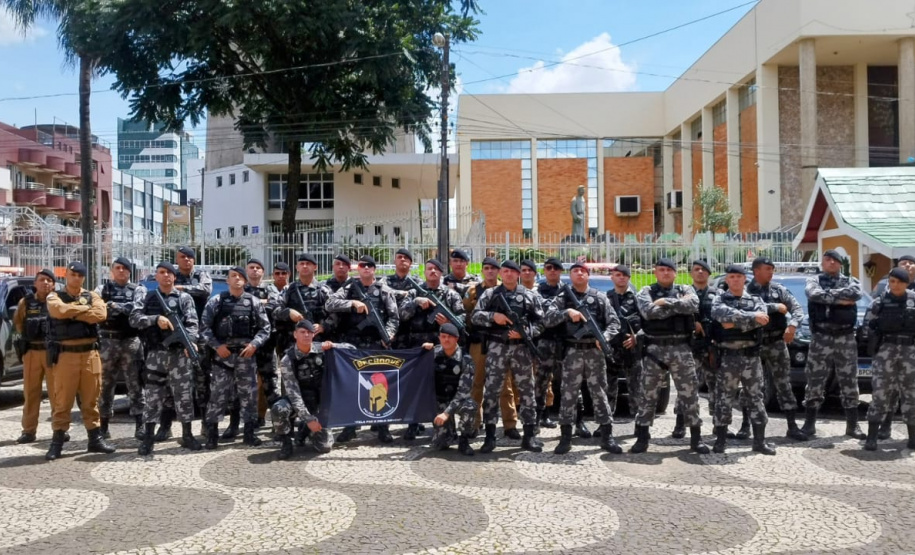 BATALHÃO DE CHOQUE DA PMPR APRESENTA BALANÇO DE PRISÕES E APREENSÕES EM 2023