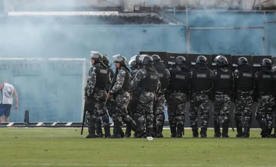 BATALHÃO DE CHOQUE DA PMPR APRESENTA BALANÇO DE PRISÕES E APREENSÕES EM 2023