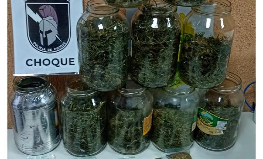 BATALHÃO DE CHOQUE DA PMPR APRESENTA BALANÇO DE PRISÕES E APREENSÕES EM 2023