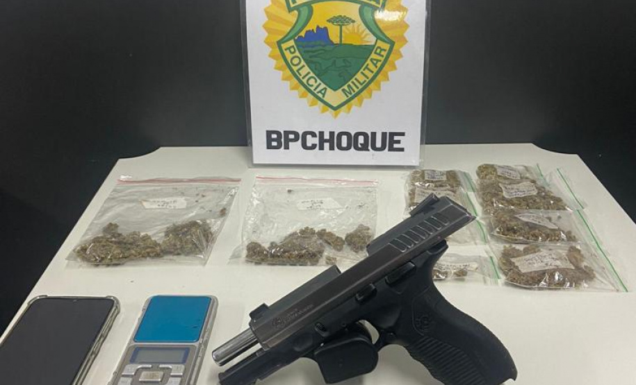 BATALHÃO DE CHOQUE DA PMPR APRESENTA BALANÇO DE PRISÕES E APREENSÕES EM 2023