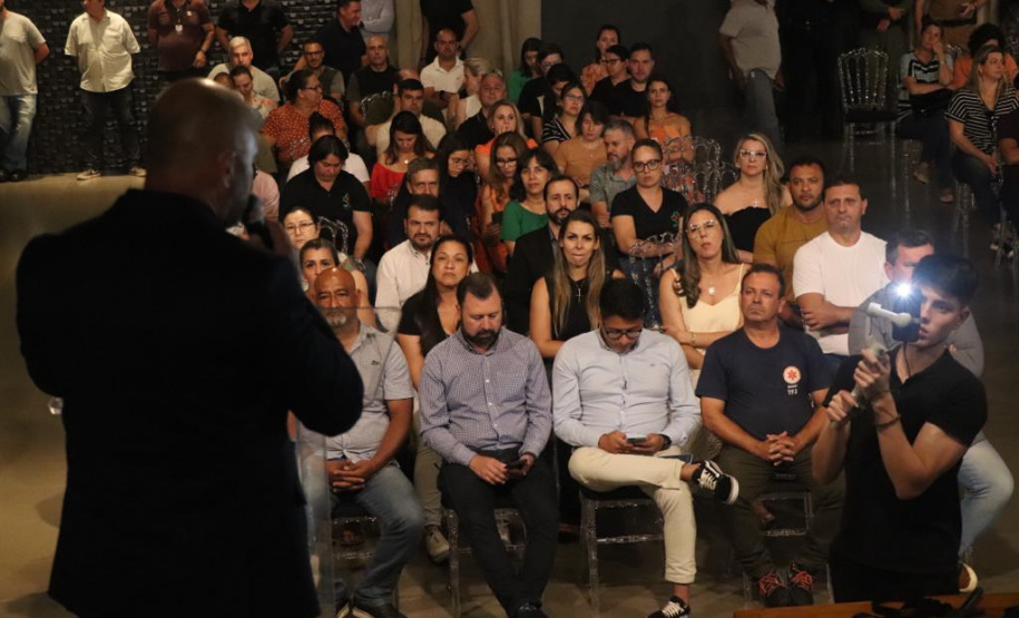 Secretário Hudson recebe o título de cidadão honorário de Cambé e anuncia reforço de 25 policiais para o município